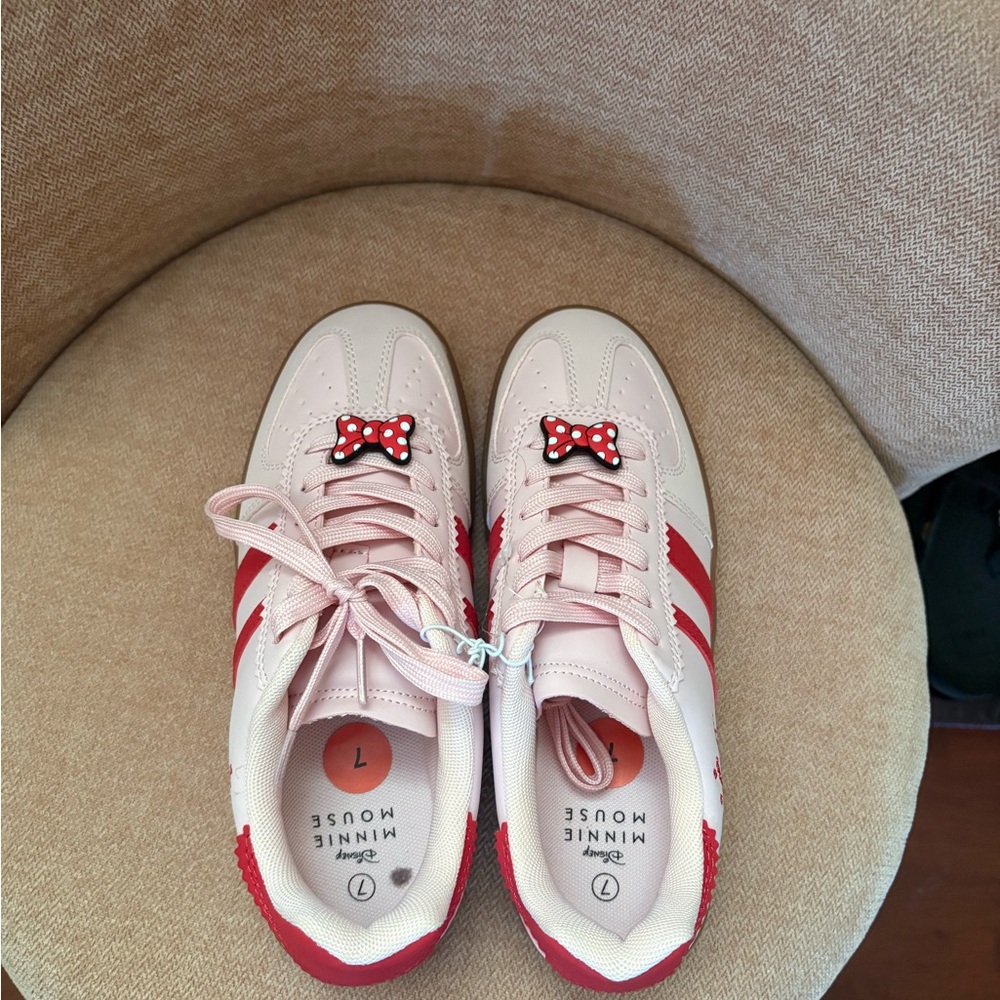 Disney Minnie Mouse Shoes - Picture 2 of 3